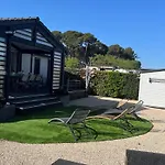 Chalet En Domaine Sécurisé Avec Piscine Couverte - Fr-1-783-13