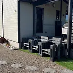 En Domaine Sécurisé Avec Piscine Couverte - Fr-1-783-13 *