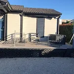 Chalet En Domaine Sécurisé Avec Piscine Couverte - Fr-1-783-13