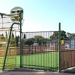 En Domaine Sécurisé Avec Piscine Couverte - Fr-1-783-13 *