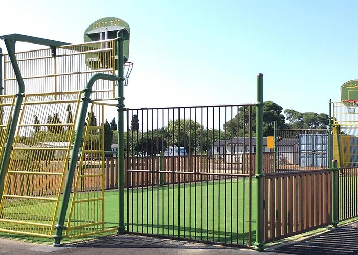 En Bois 3 Dans Domaine Securise Avec Piscine Chauffee - Fr-1-783-13 *